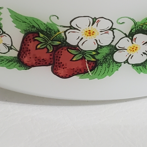 Glasbake Strawberry Casserole Milk Glass 2 quart Baking Dish - Picture 8 of 8